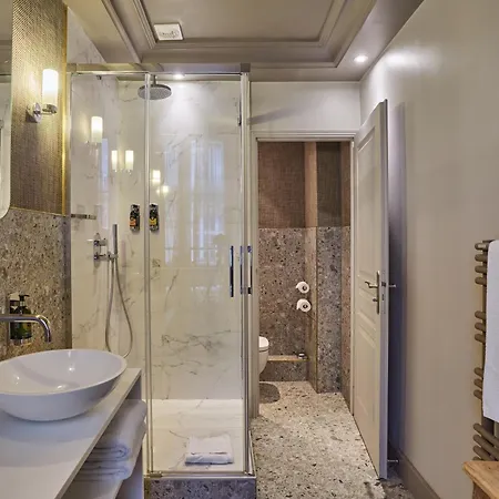 Le Robinet D'or Canal Saint Martin Hotel