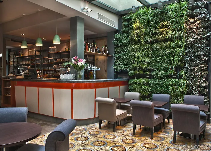 Le Robinet D'or Canal Saint Martin Paříž